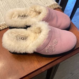 Like new! UGG Pink Clogs Size 4 (for woman or big girl)